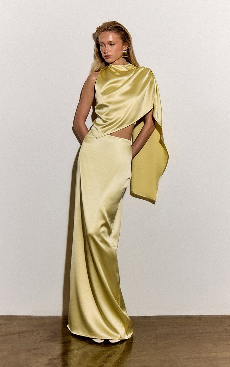 https://cdn-img.prettylittlething.com/0/b/9/b/0b9ba98f6c8b8e32155fe23d5c46d670889269f1_CNN8124_1_butter_yellow_satin_low_rise_maxi_skirt.jpg