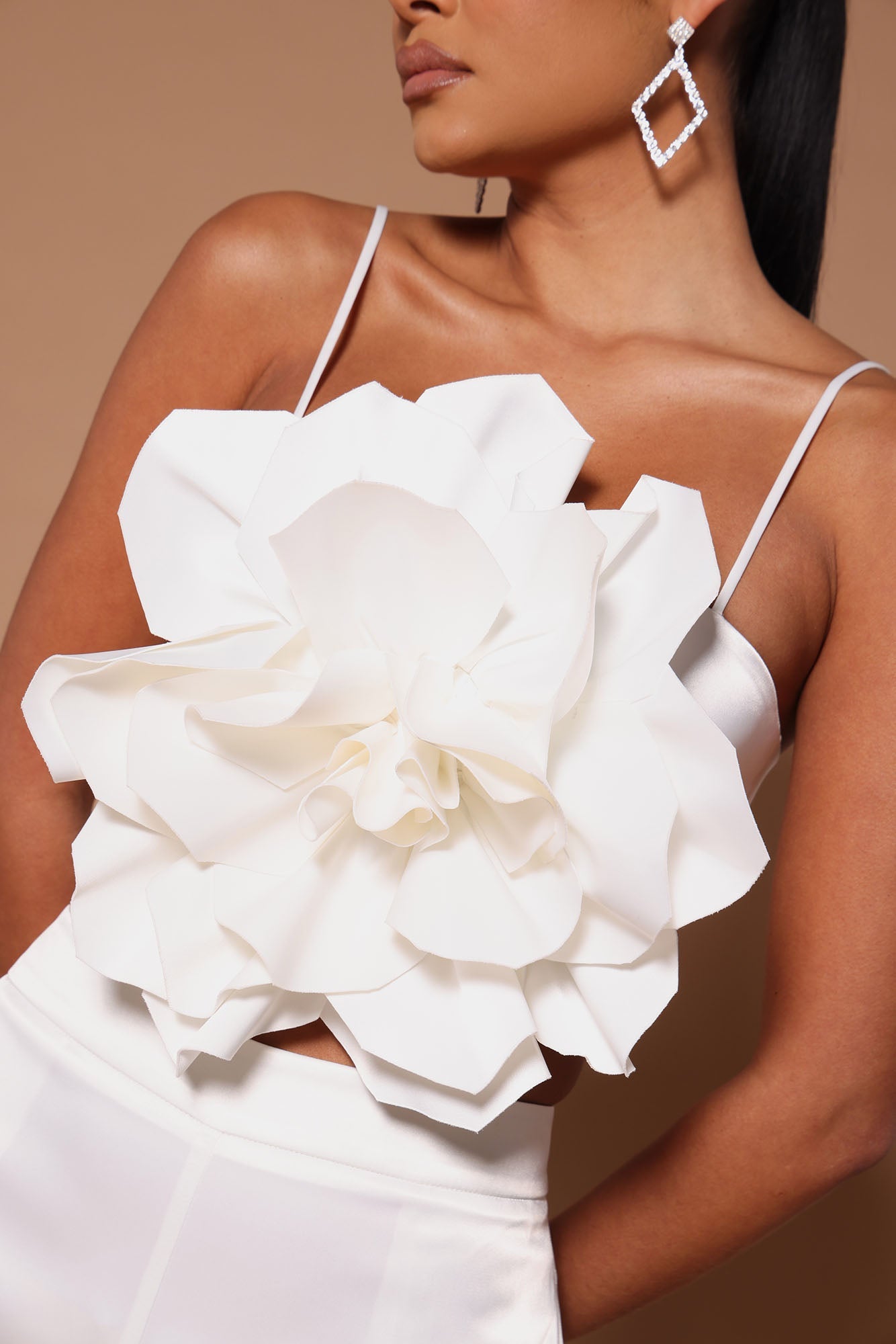 https://cdn.shopify.com/s/files/1/0293/9277/products/12-21-22Studio9_KJ_DJ_11-08-56_13_75161E_White_5547_ES.jpg?v=1673384443