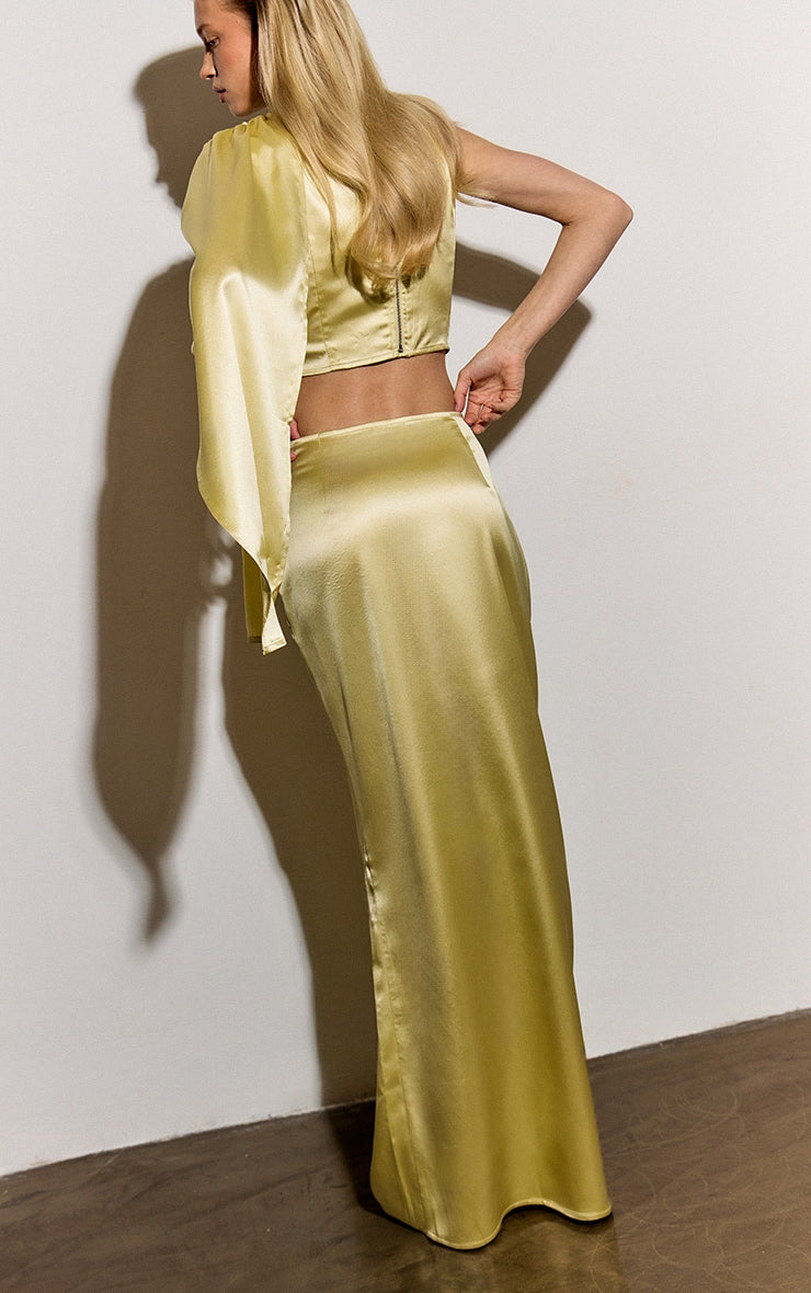 https://cdn-img.prettylittlething.com/d/8/4/7/d847b63ceba66d9cd41aefbcc272108054894b17_CNN8124_3_butter_yellow_satin_low_rise_maxi_skirt.jpg